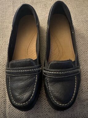 Clarks Black Leather Penny Loafers with Contrast Stitching, size 8